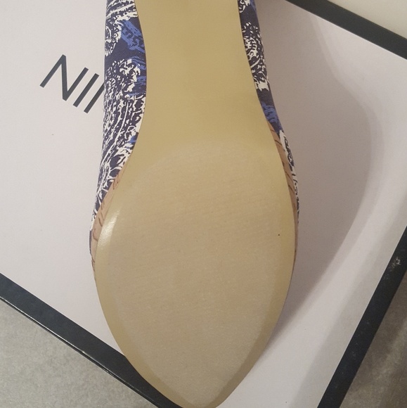 Shoes - Picture 4 of 4